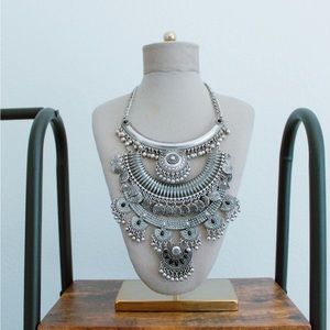 STUNNING Statement Necklace!